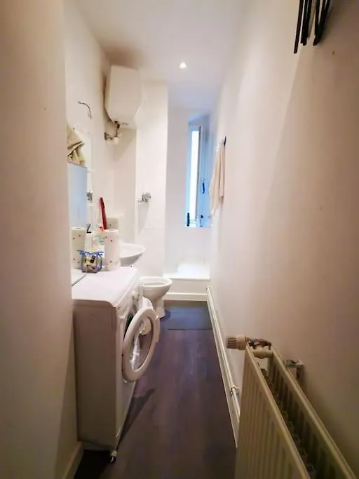 Typical Altbau In The Heart Of Berlin Wedding 아파트 독일