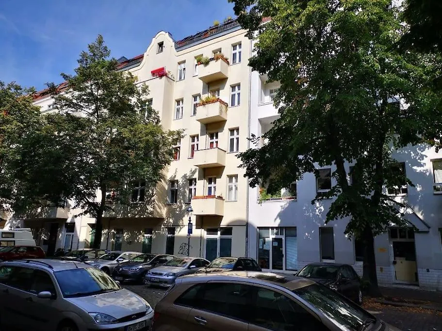 Typical Altbau In The Heart Of Berlin Wedding 아파트